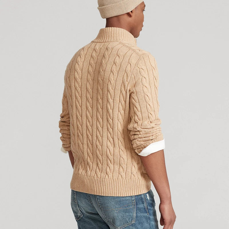 Suéter "Aran" – Punto Trenzado Cuello Alto, Cremallera Media