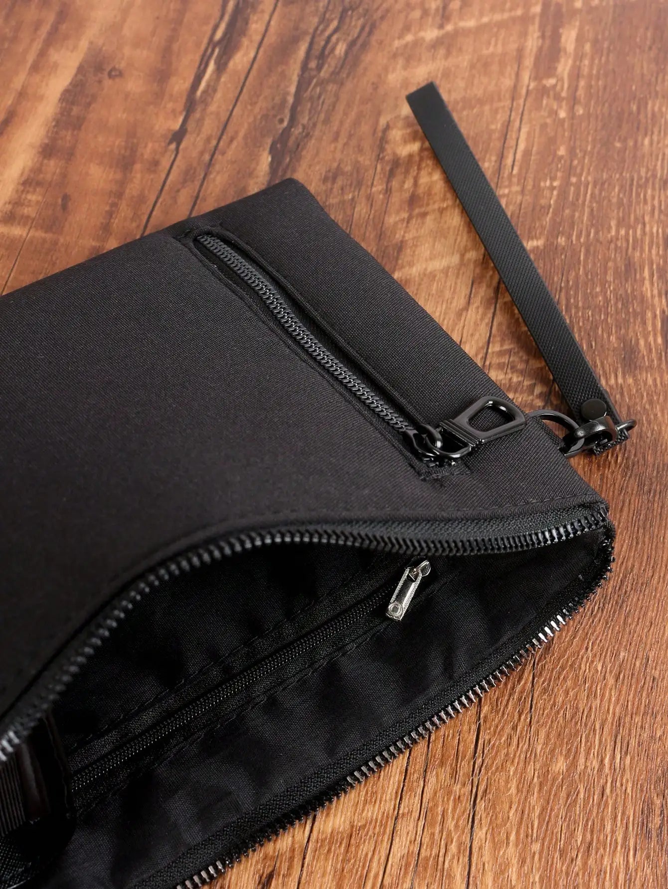 "Slim" – Bolso de Mano Ultrafino Hombre, Cuero Sintético