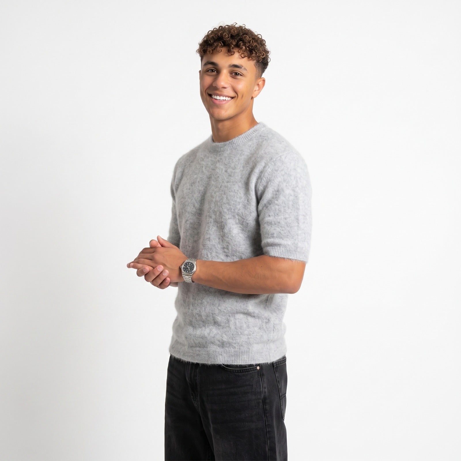 Camiseta "Cashmere Ease" – Manga Corta Holgada, Cuello Redondo